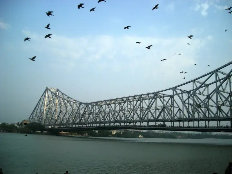 Howrah Bridge at First Light: Steel, Sweat, and the City That Crosses It
