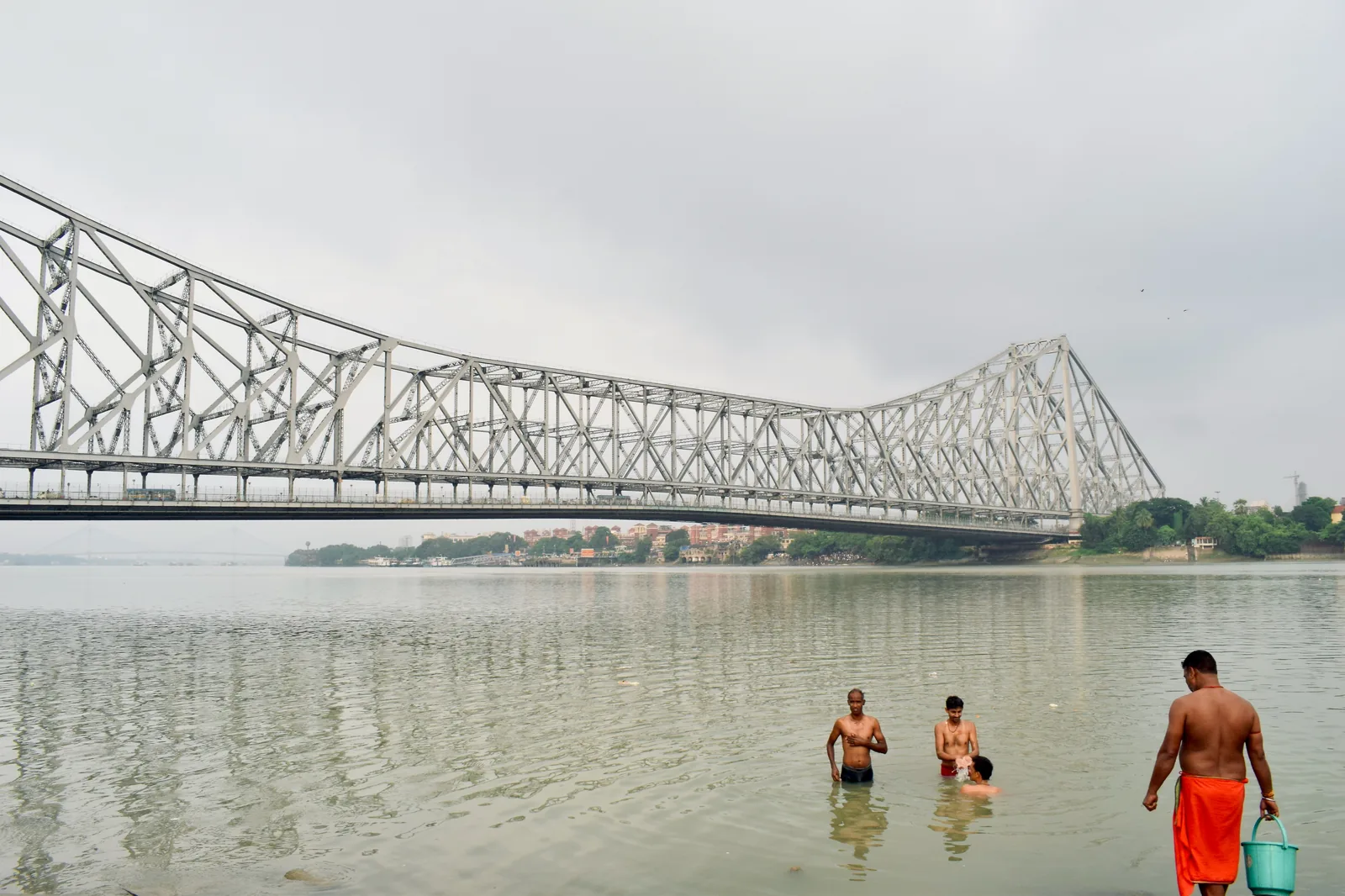 Bathing in the Hooghly River below Rabindra Setu