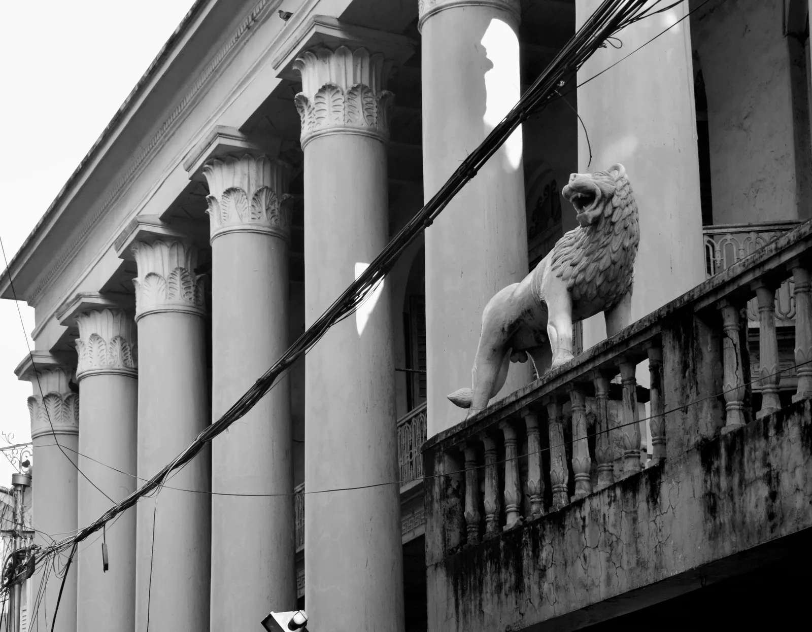 Khelat Bhaban's lion statue and colonnade