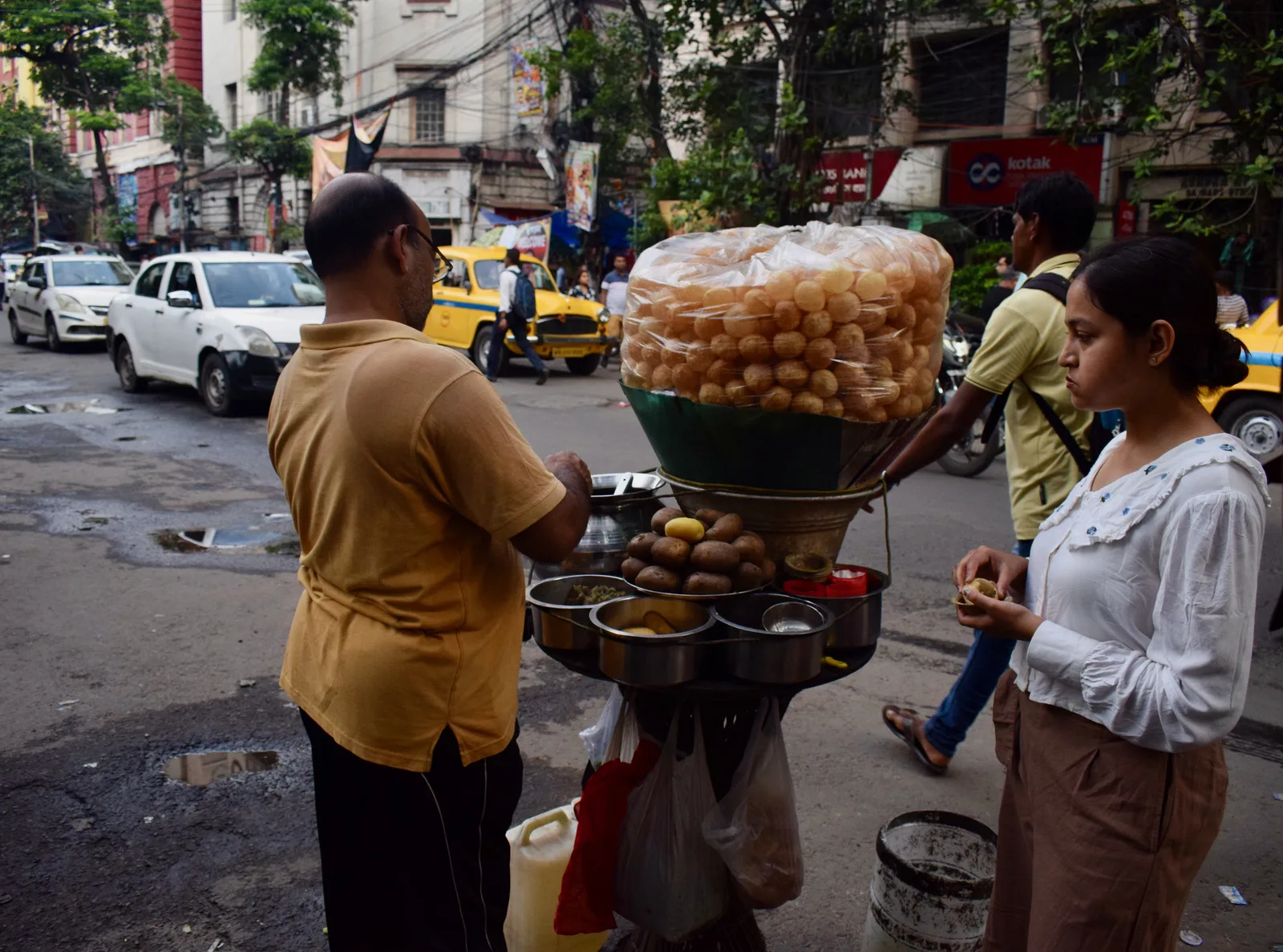 Phuchka vendor serving a customer on a Kolkata street