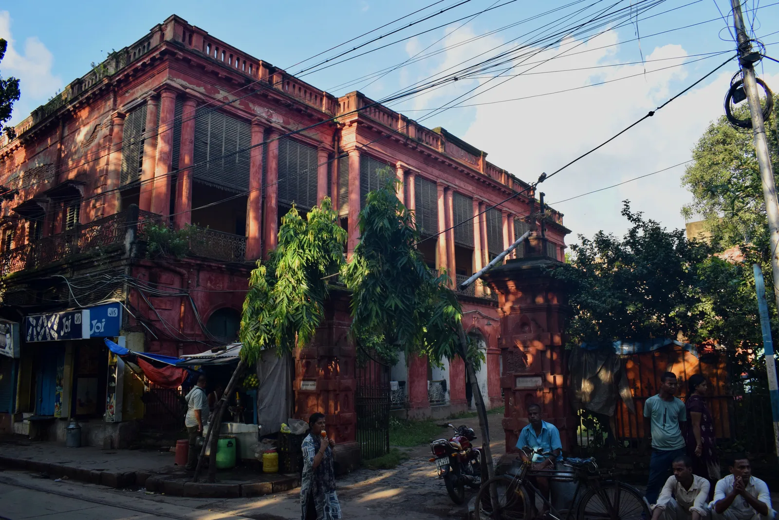Red-brick colonial mansion, North Kolkata street